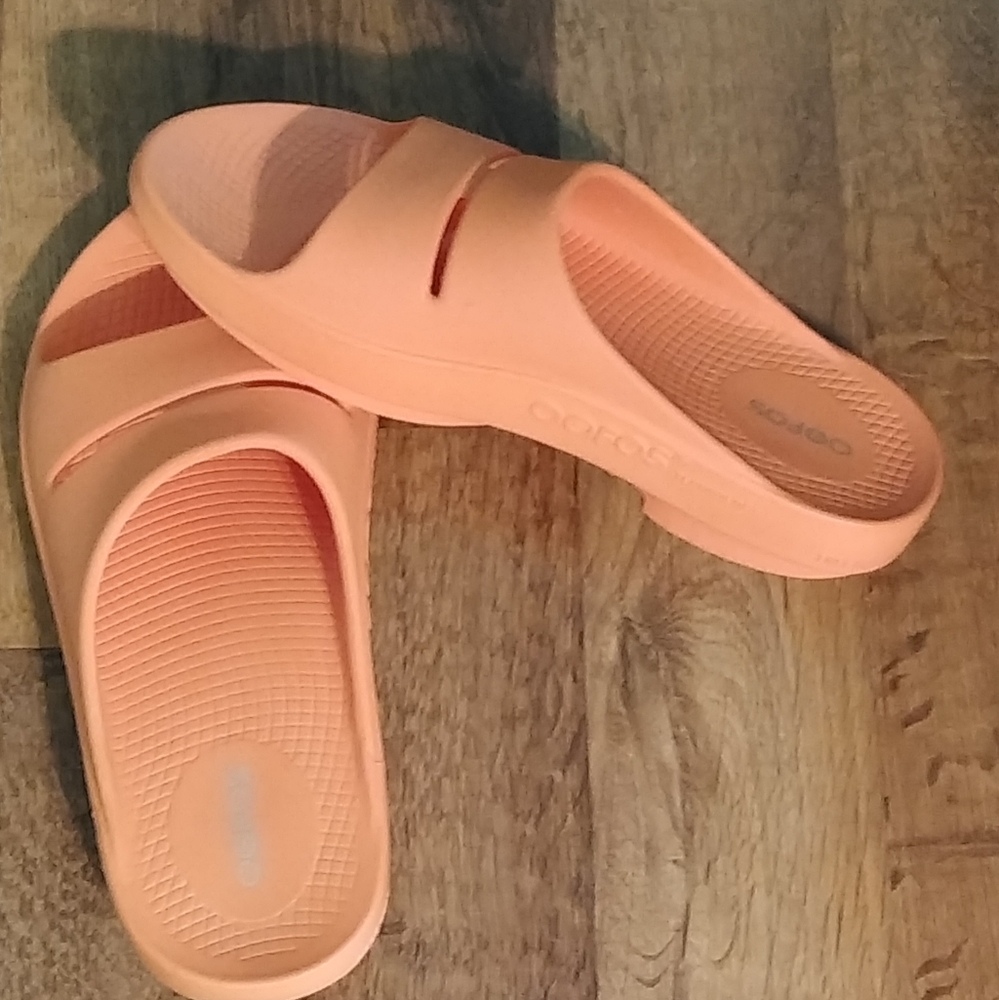 Oofos Sandals